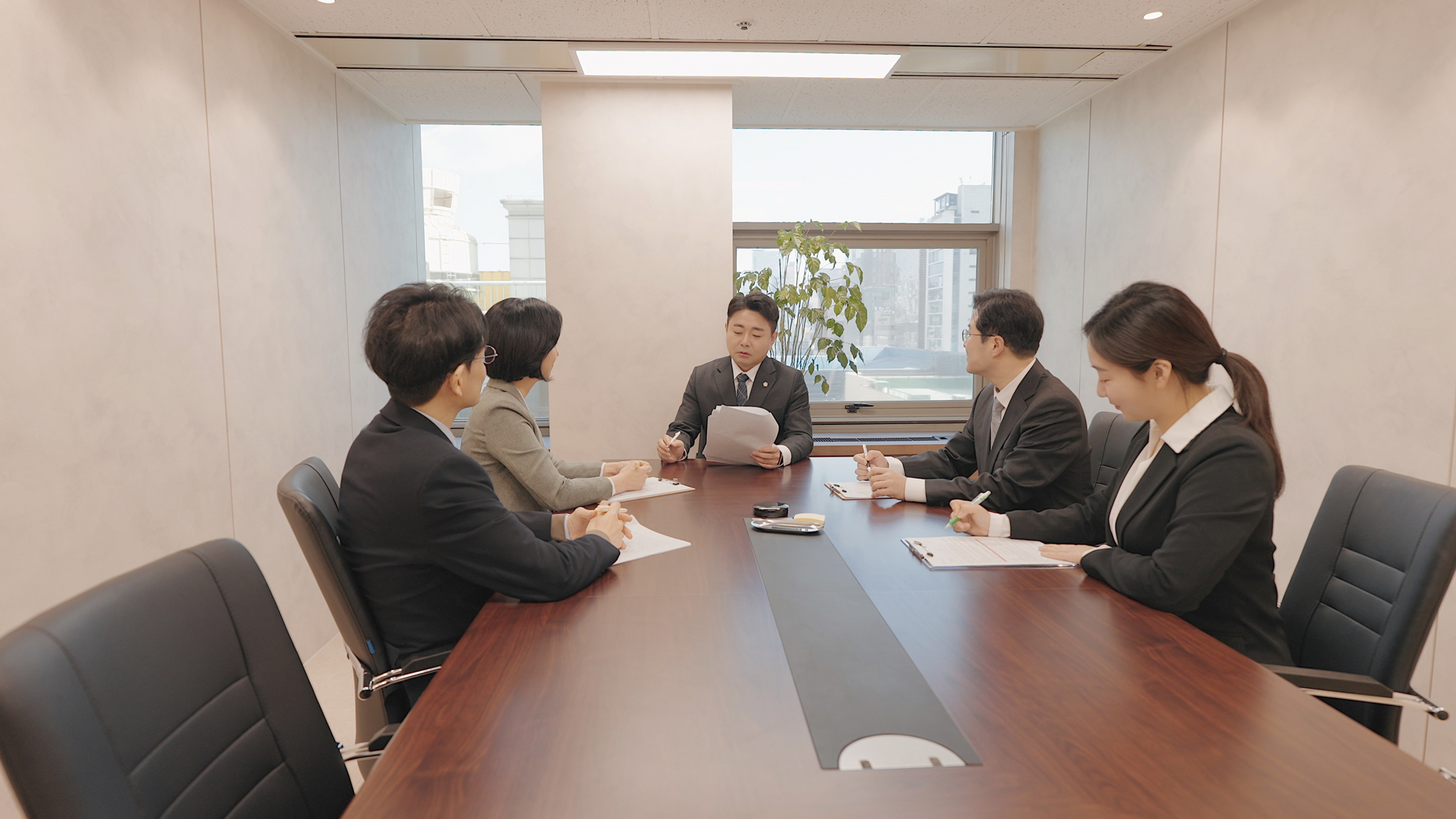 법무법인 정서의 상속포기 전문팀 회의